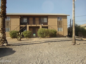 Building Photo - 450 Palm Dr