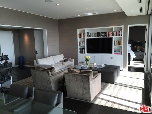 Foto del edificio - 9255 Doheny Rd