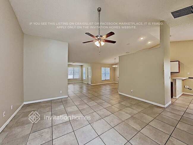 Foto del edificio - 4040 Waterview Loop