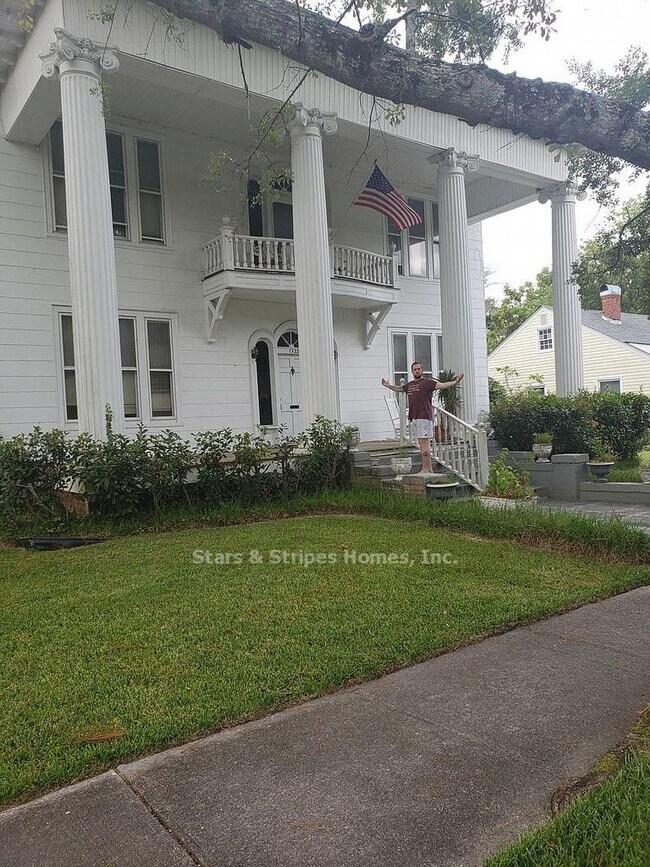 Building Photo - AWSOME HOME