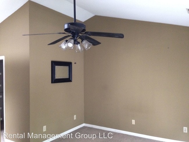 Building Photo - 5550 Hampton Heights Dr