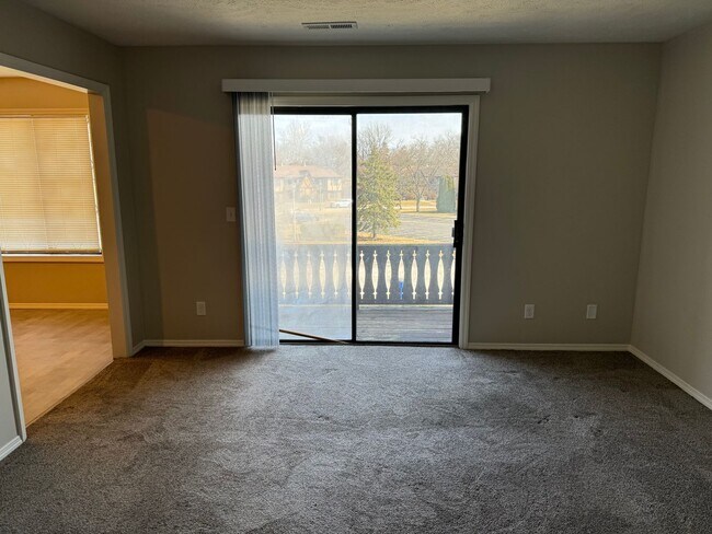 Foto del edificio - Just remodeled Upper 2 Bed, 2 Bath Condo