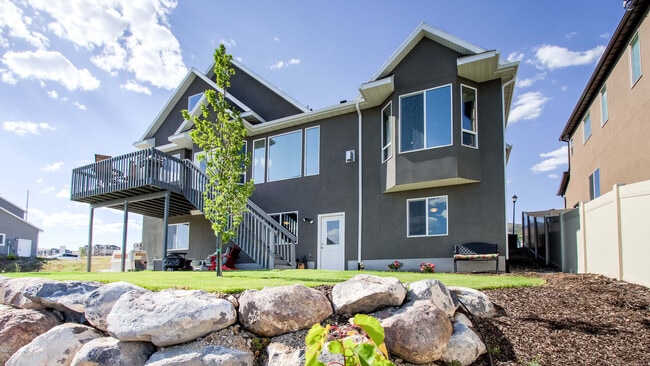 Building Photo - 853 W Horizon Dr