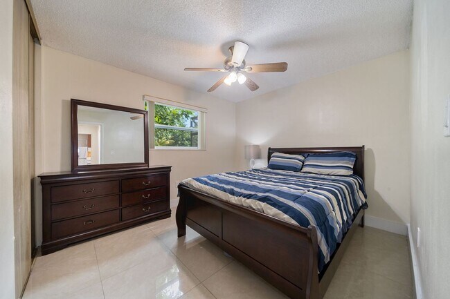 Foto del edificio - 3409 Turf Rd