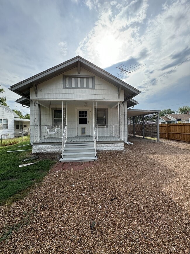 Building Photo - 1556 S Palisade St