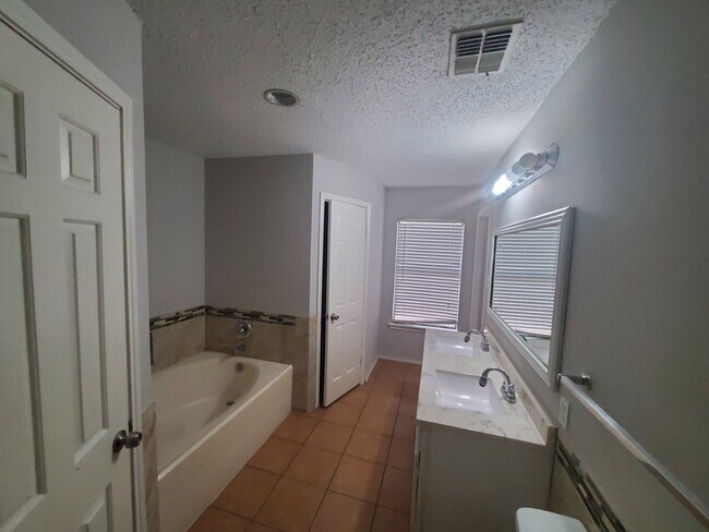 Foto del edificio - 7729 Ridge Mist Dr