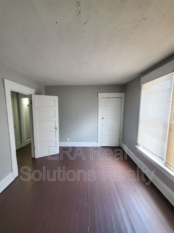 Building Photo - 150 Midland Ave