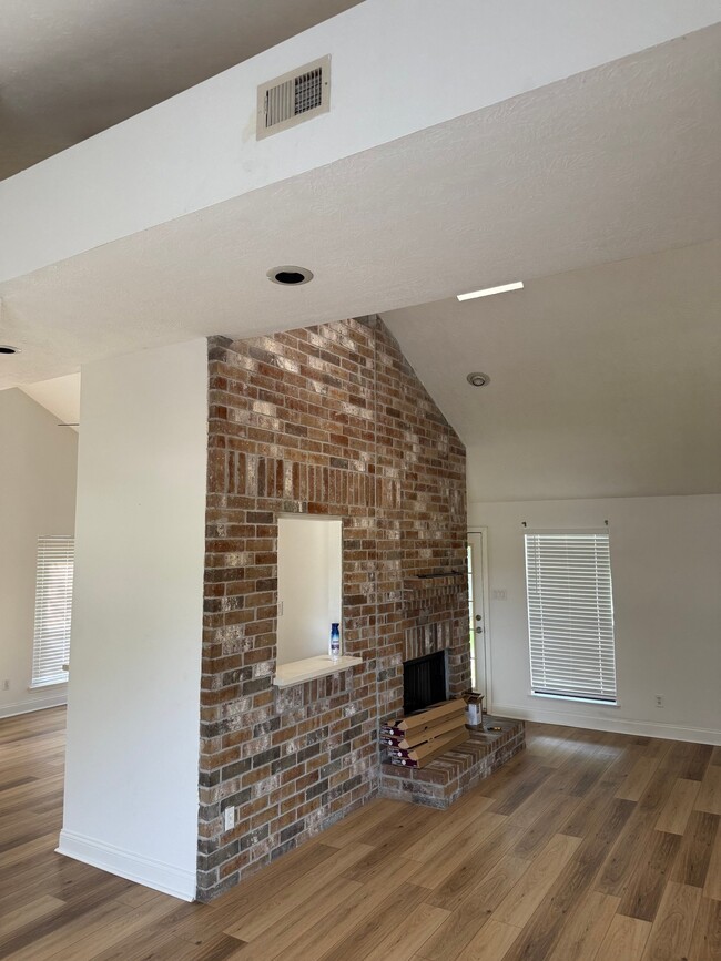 Foto del edificio - 3211 Mesquite Dr