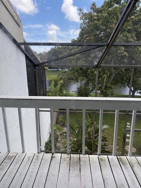 Foto del edificio - 12400 Westhampton Cir
