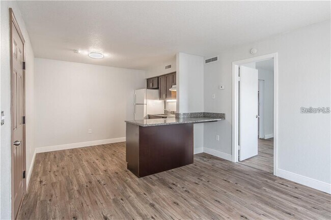 Foto del edificio - 9013 Westchester Cir