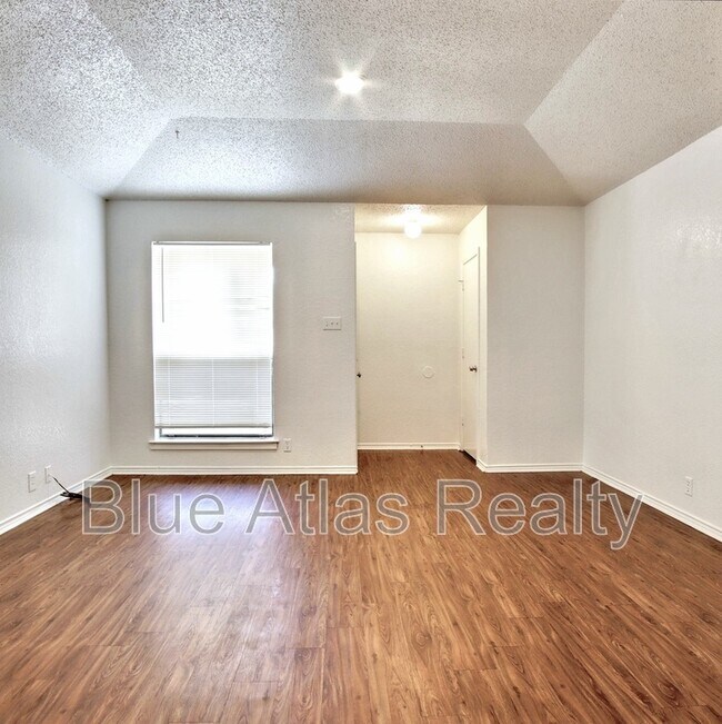 Foto del edificio - 6859 S Creek Dr