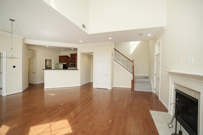 Building Photo - 246 Stetson St