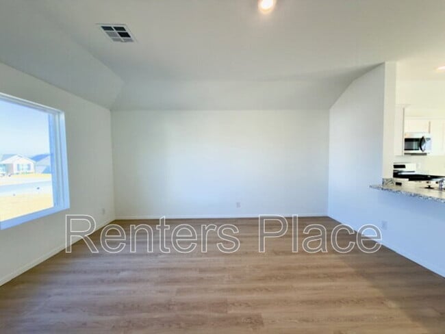 Building Photo - 1111 Raven Dr