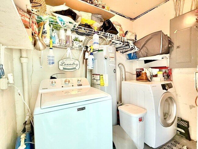 Building Photo - Bright & cozy 2bedroom 1bath home with out...