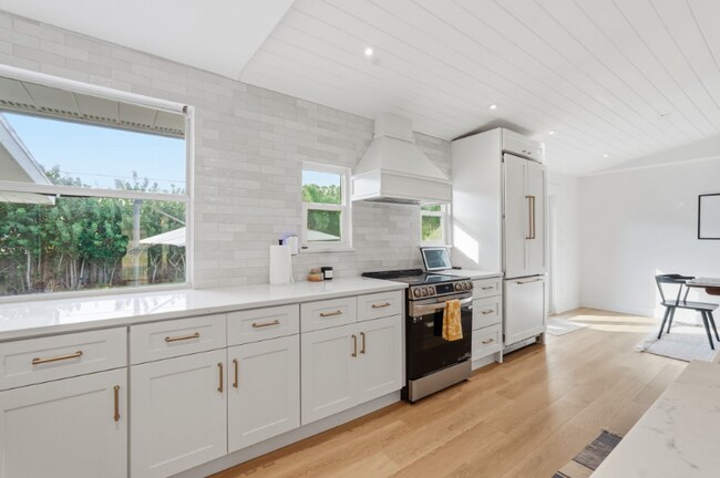 Foto del edificio - 5510 Venetian Blvd NE