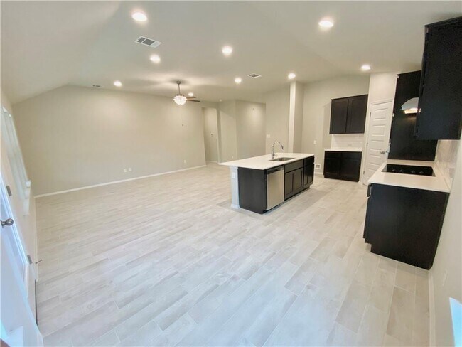 Building Photo - 20915 Oak Dale Dr