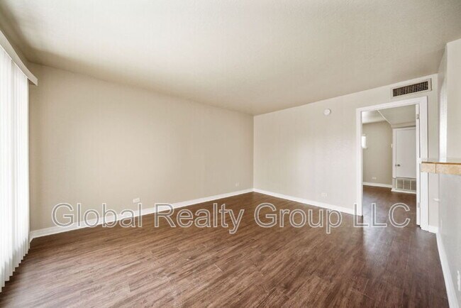 Foto del edificio - 255 E Rampart Dr