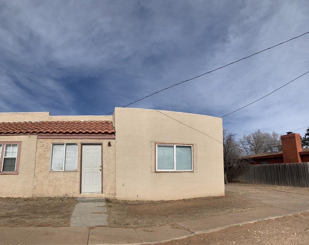 Primary Photo - 504 E 9th St