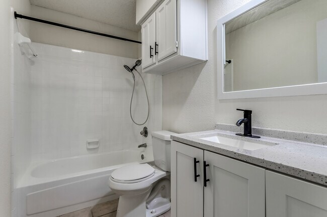 Foto del edificio - 7829 Cardinal Ct