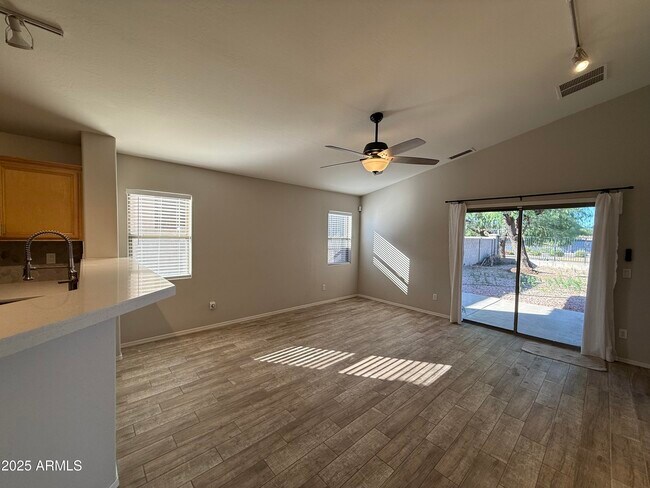 Building Photo - 5418 W Jessica Ln