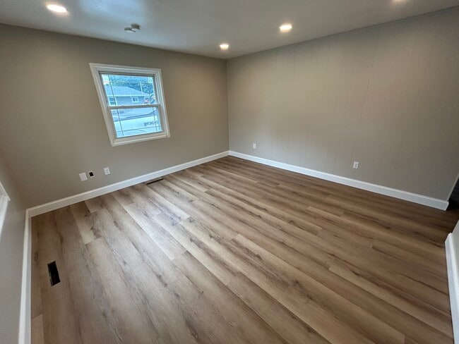 Building Photo - 1127 Dibert Ave