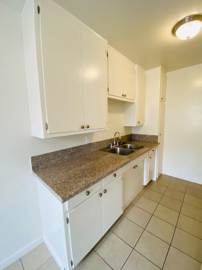 Cocina de la unidad 3 - 1238 Kenmore Ave