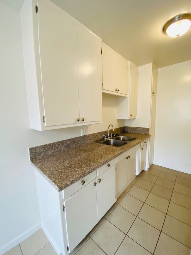 Unit 3 Kitchen - 1238 Kenmore Ave