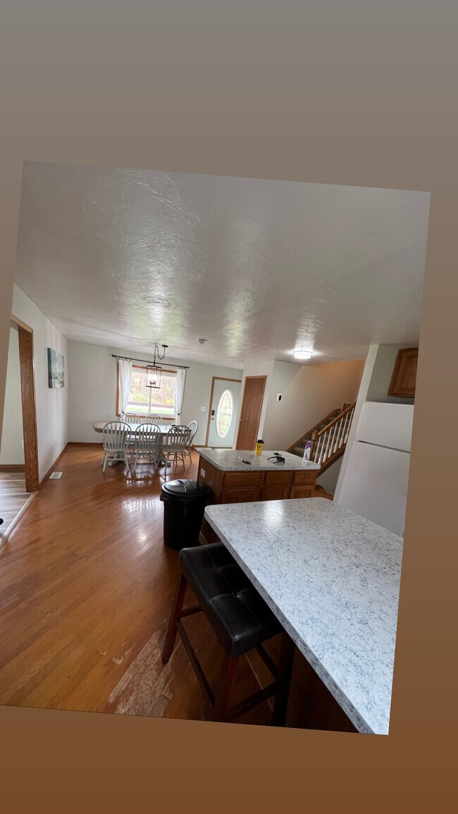 Foto del edificio - 7650 Warner Rd