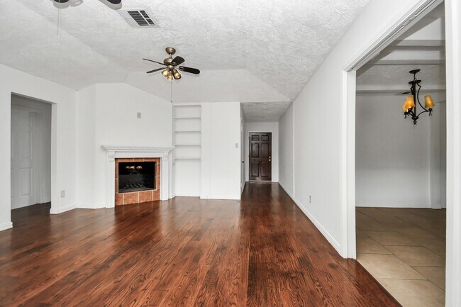 Building Photo - 10131 Kent Towne Ln