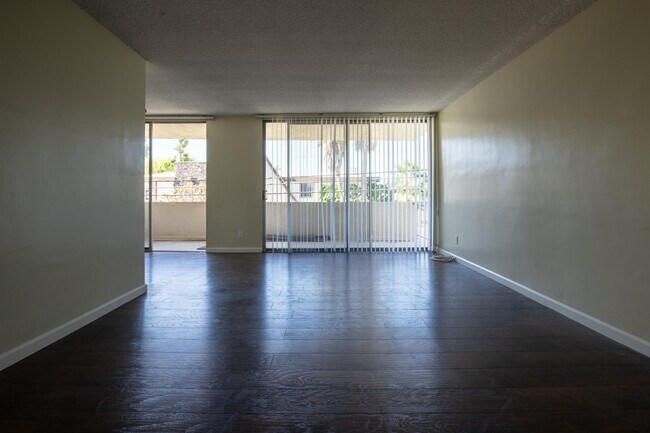 Foto del edificio - 3848-3858 W 226th St