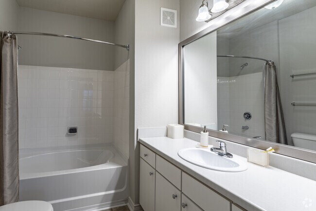 2 habitaciones, 2 baños, 1067 pies cuadrados - Lirio