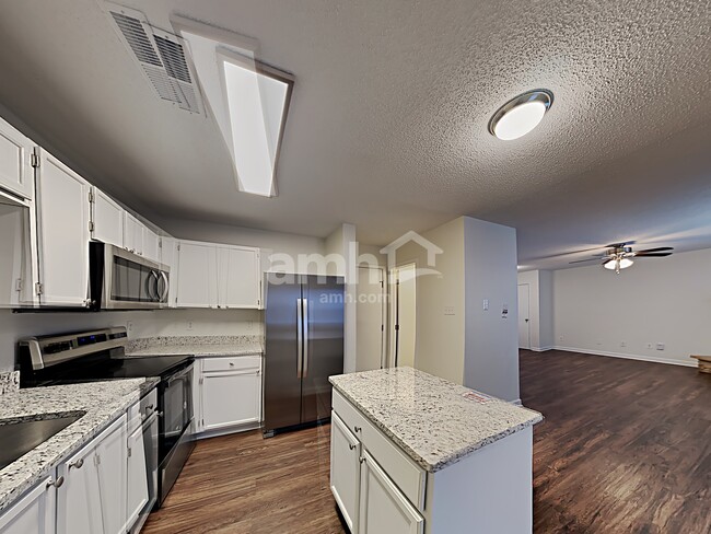 Building Photo - 2130 Summer Breeze Way