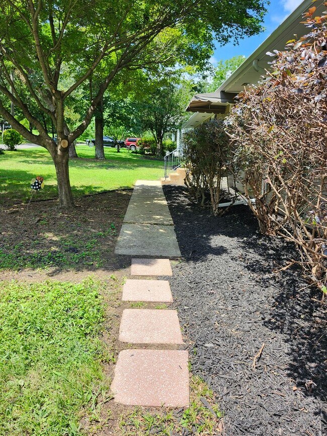 Foto del edificio - COMING SOON - 3 Bedroom 2 bath Home in Stuart Heights