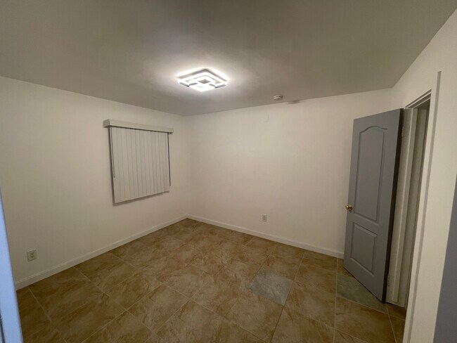 Foto del edificio - 217 E Taylor St