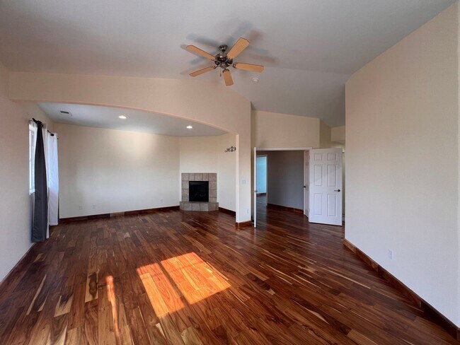 Building Photo - Large Beautiful Home off Toll Rd, South Reno