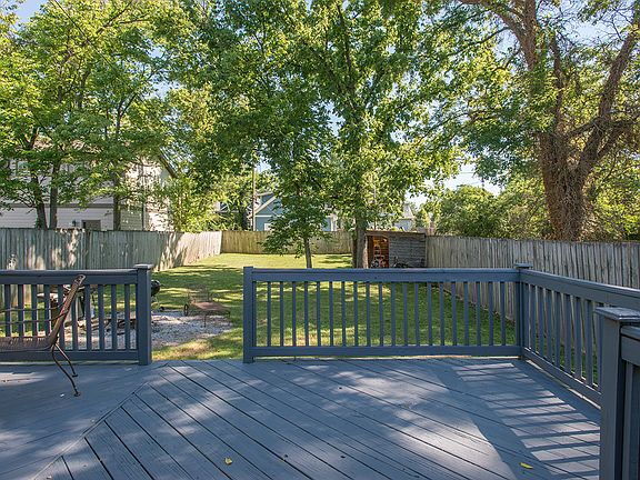 Building Photo - "Charming Nashville Retreat: Spacious 2-Be...