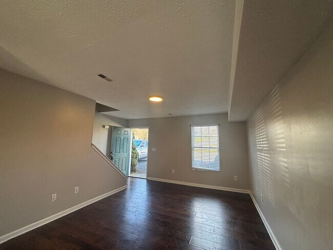 Foto del edificio - Coming Soon! 2 Bed/1.5 Bath townhouse in Gray $1350 near shopping, restaurants, 1-26 and TRI-Citi...