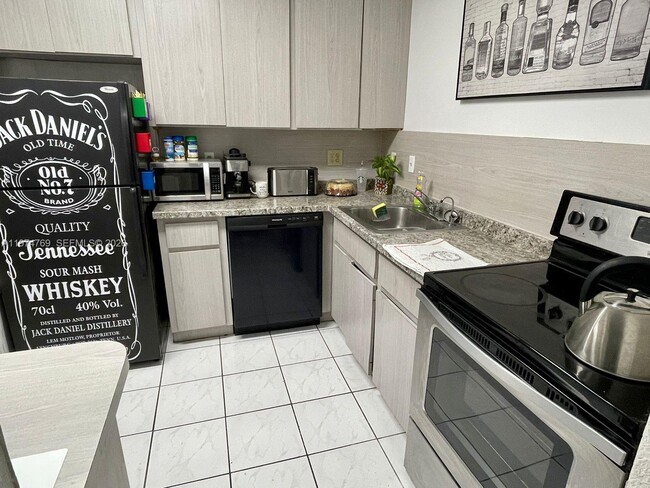 Foto del edificio - 3660 NE 166th St