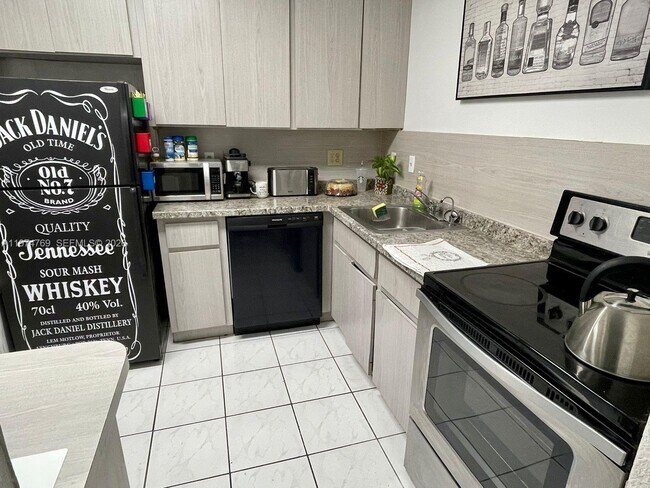 Building Photo - 3660 NE 166th St