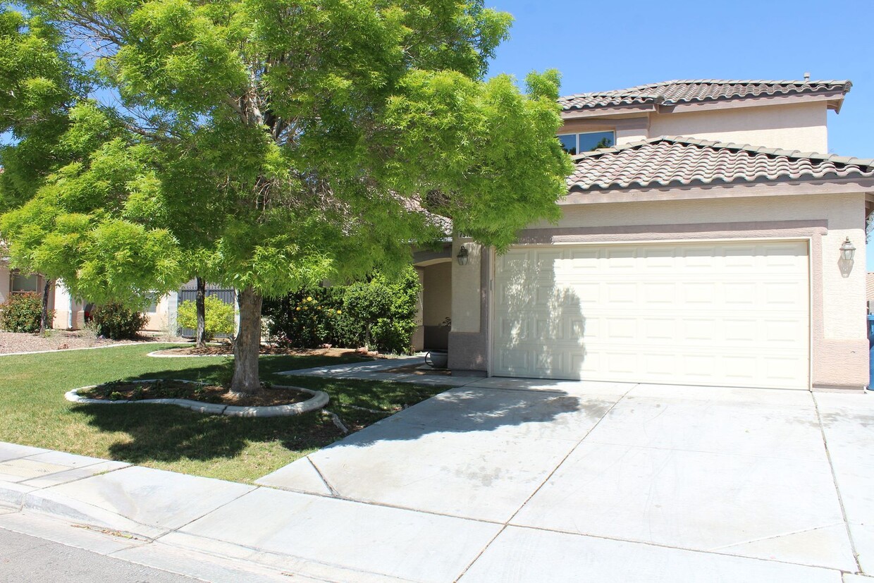 Primary Photo - Large Southwest Pool Home