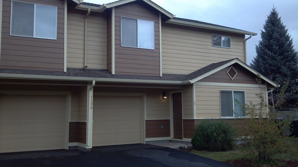 Primary Photo - 3 Bedroom Townhouse in The Pines at Pilot ...