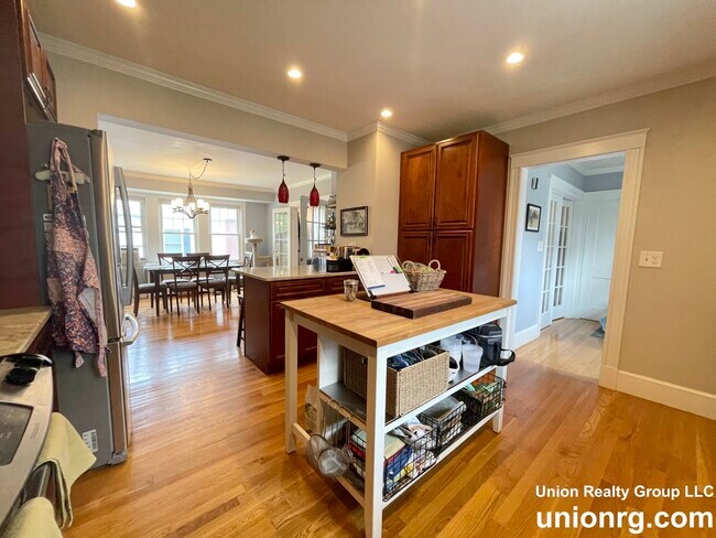 Building Photo - 76 Washington St