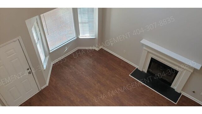 Building Photo - Beautiful 4br/2.5th + Loft