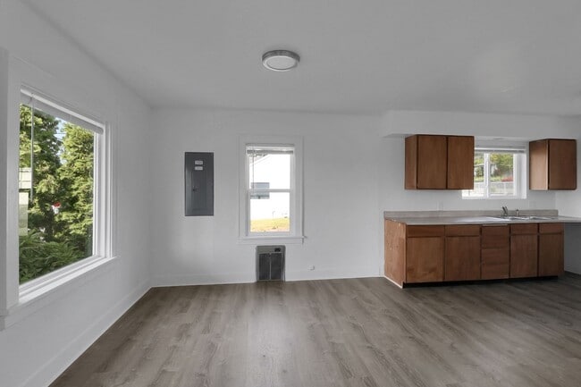 Building Photo - 2 Bed 2 Bath - Harbor View - Landscaping I...