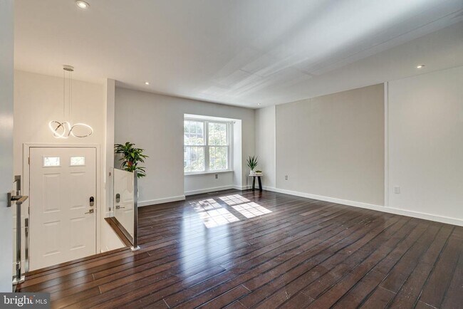 Foto del edificio - 6153 Forest Creek Ln