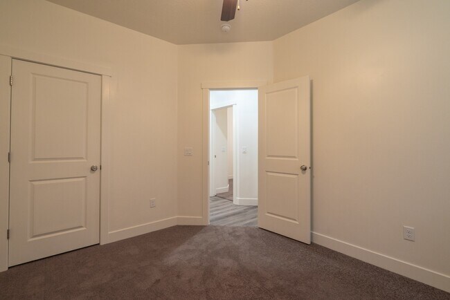 Foto del edificio - Small Dog Friendly Home With RV Parking