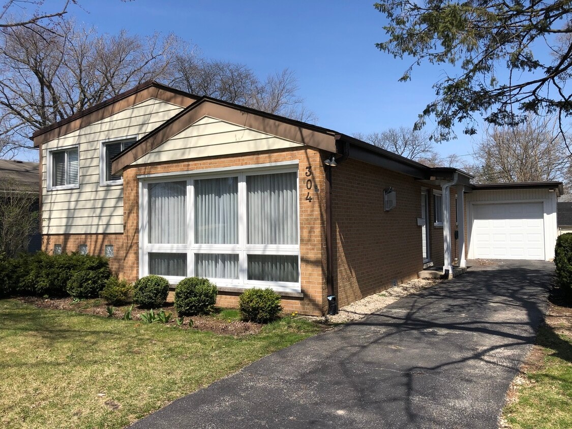 304 Voltz Rd, Northbrook, IL 60062 House Rental in Northbrook, IL