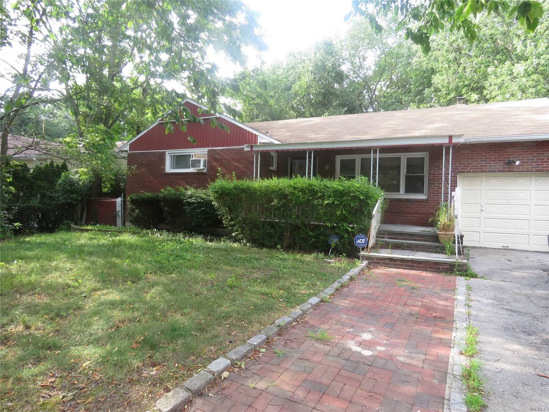 Primary Photo - 717 Janos Ln