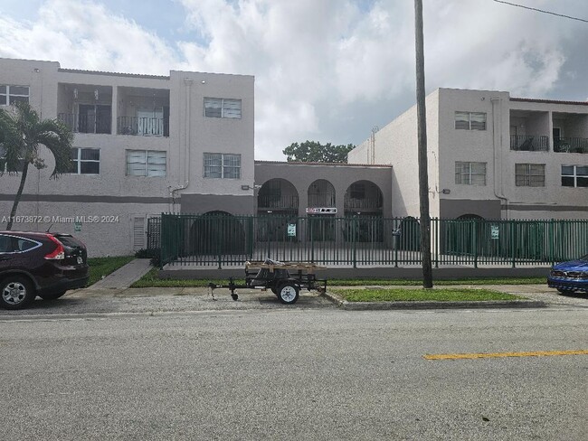 Building Photo - 1350 W 53rd St