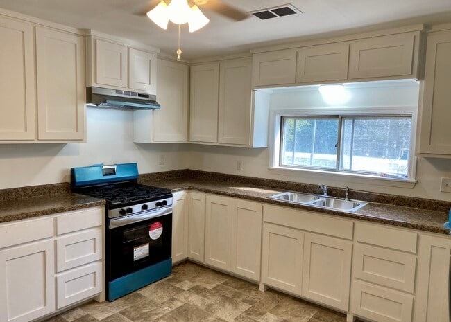 Building Photo - 308 US-64